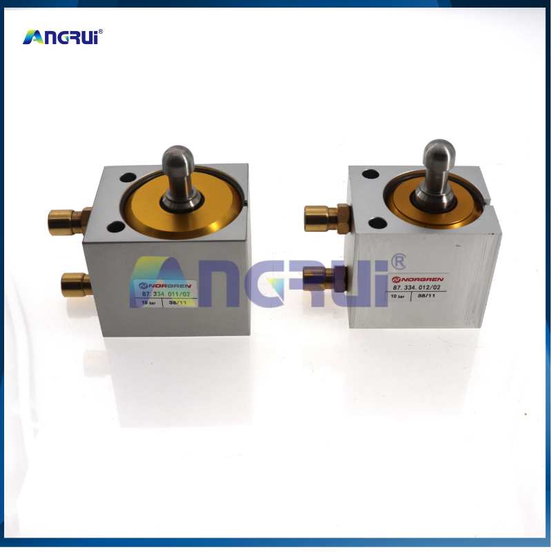 ANGRUI is suitable for cleaning cylinder 87.334.011/012 of Heidelberg SM/CD102 offset printing press